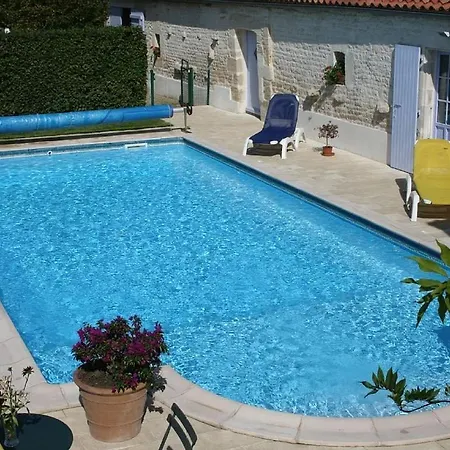 Glycine, 6 Person * Nalliers (Vendee)