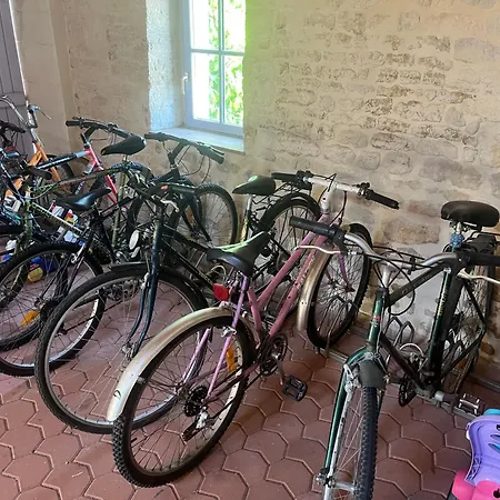 Glycine, 6 Person * Nalliers (Vendee)